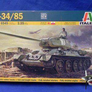 Italeri6545T3485box.JPG