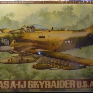 Tamiya Douglas A-1J Skyraider.jpg