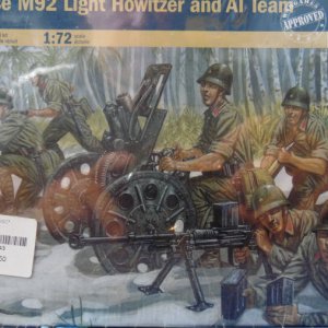 Italeri Japanese AT crew and Howitzer.jpg