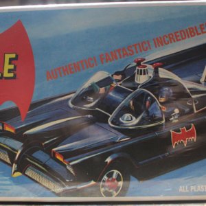 Polar Lights Classic Edition Batmobile.jpg
