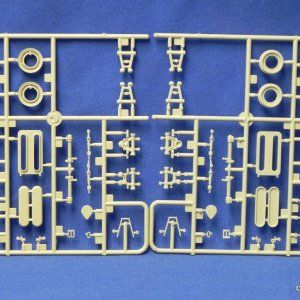 TrumpeterBTR70EarlySprueC.JPG