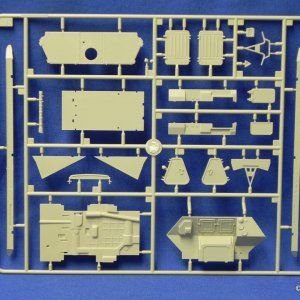 TrumpeterBTR70EarlySprueJfront.JPG