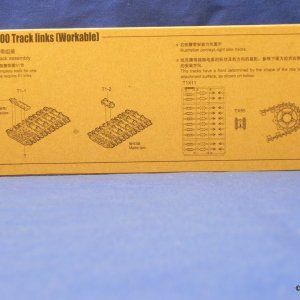 TR02049E100TracksBoxBack.JPG