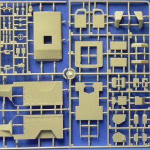 MM35106Sprue1front.JPG