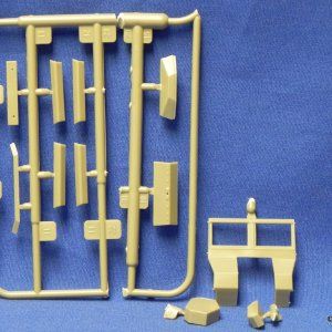 MM35106Sprues.JPG