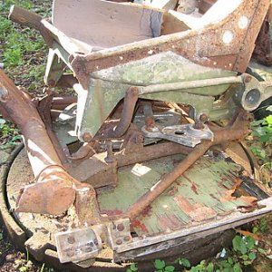 Pe-2_pilot_seat.jpg