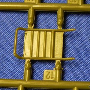 TrumpeterGAZ67BxDetails04.JPG