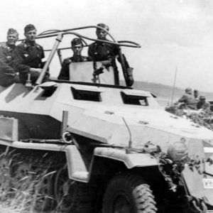 Sd_Kfz_251_halftrack_10.jpg