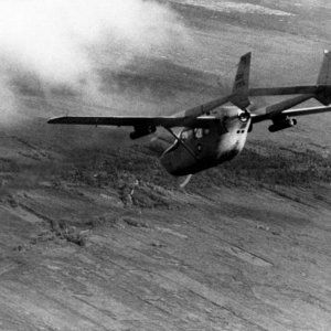 O-2A_fires_smoke_rocket_in_Vietnam.jpg