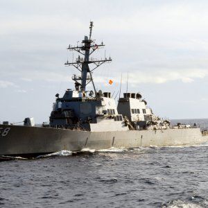 US_Navy_070414-N-2735T-041_Guided_missile_destroyer_USS_Laboon_28DDG_5829_pulls_alongside_guided_missile_destroyer_USS_Bainbridge_28DDG_9629_during_ma