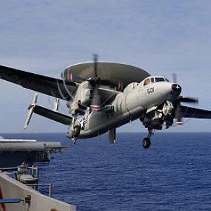 E-2C_Hawkeye_28129.jpg