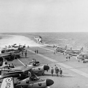 HMS_Albion_28R0729_flight_deck_during_Suez_Crisis_1956.jpg