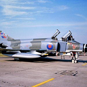 McDonnell_F-4M_Phantom_XV408_23_N_Finn_30_7_77_edited-2.jpg