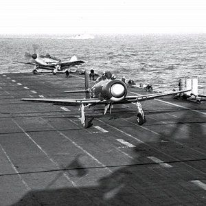 Sea_Fury_fltdeck01.jpg