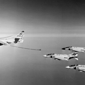 EKA-3B_VAQ-130_refueling_VF-41_F-4Js_1971.jpeg