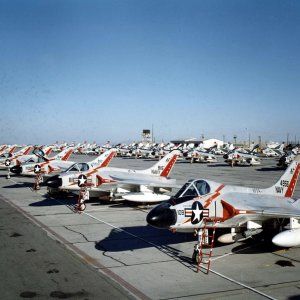 F4D_Skyrays_of_VF-74_at_MCAS_Yuma_in_1959.jpeg