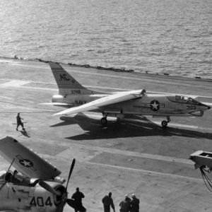 F8U-1_VF-32_trap_on_USS_Saratoga_28CVA-6029_1958.jpeg