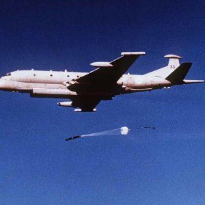 AIR_Nimrod_MR2_Torpedo_Launch_lg.jpg