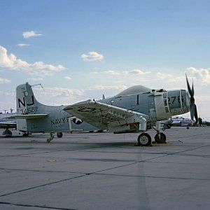 134622_Douglas_A-1H_Skyraider_USN_VA-122_DavisMonthan_10091968_1280a.jpg