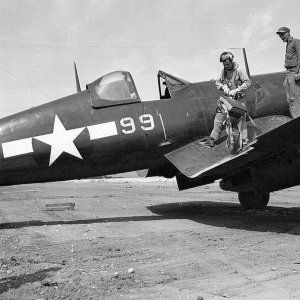 F4U-5-VF-21A-NAS-Oakland.jpg