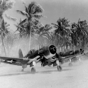 f4u_usmc_majuro-ww2.jpg