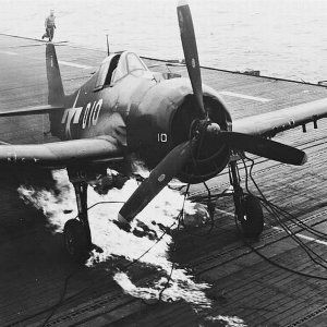 Hellcat-USS-Suwanee1945-1.jpg