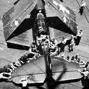 Helldiver-USS-Bennington.jpg