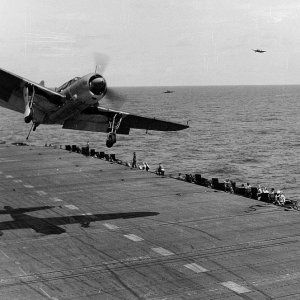 Helldiver-waveoff-USS-Bunker-Hill.jpg