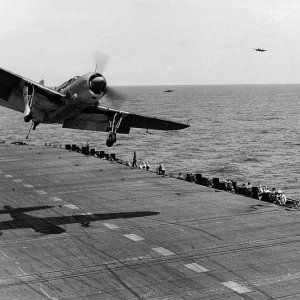 Helldiver-waveoff-USS-Bunker-Hill-Caribbean.jpg