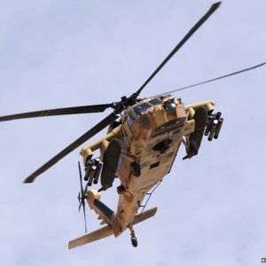 Israeli-Air-Force_Sikorsky-UH-60L-BlackHawk_110412.jpg