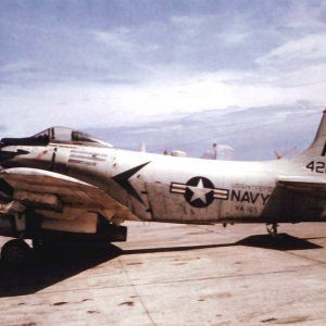 A-1J_Skyraider_of_VA-165_in_1966.jpg