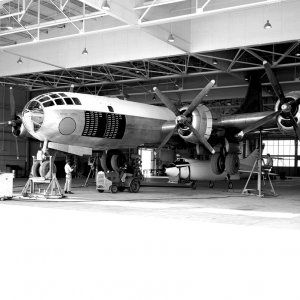 Boeing-P2B-1S-B-29-95-BW-Superfortress-Bu_-No_-84029-and-Douglas-Skyrocket.jpg