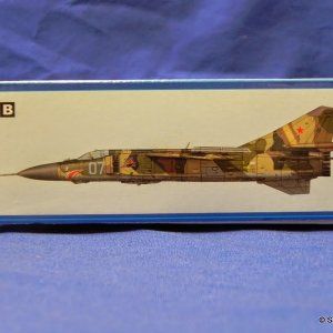 TrumpeterMiG23MLDbox2.JPG