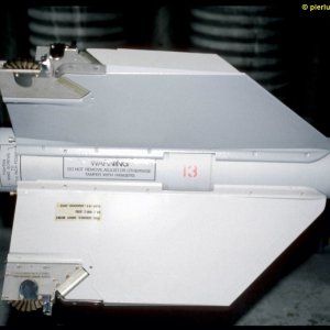 AIM-9_dettaglio_alette_posteriori_vista_lato.jpg