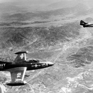 Neil-Armstring-flew-the-Grumman-F9F-2-during-the-Korean-War-courtesy-businessinsider_com_.jpeg