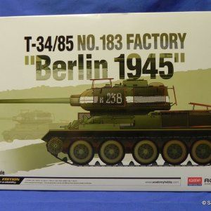 AcademyT3485Berlin45box.JPG