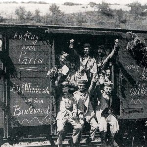 German_soldiers_on_train_for_the_front2C_1914.jpg