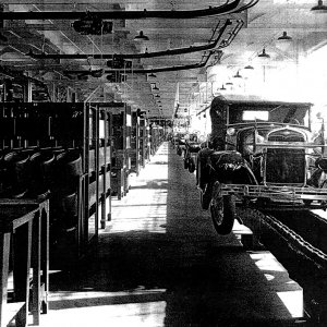 FAB-image-09-historic-Model-T-assembly-line_unknown-credit.jpg
