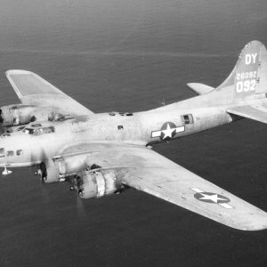 B-17_FlyingFortress_LightBo.jpg