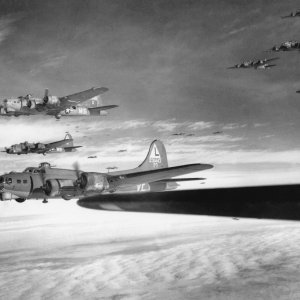 B-17-G-Flying-in-Formation.jpg