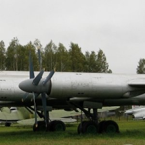 Tupolev-Tu-95N-Bear-Carrier-PCropper-1S.jpg