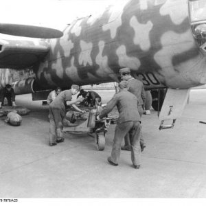 Bundesarchiv_Bild_101I-676-7970A-232C_Flugzeug_Heinkel_He_177.jpg
