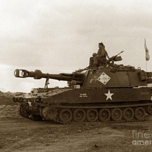 m109-self-propelled-155mm-howitzer-vietnam-1968.jpg