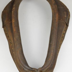 vintage-leather-horse-collar-21-wide-2-700.jpg