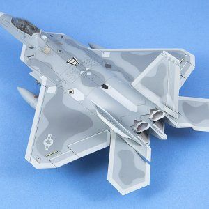 Revell 1/72 F-22 Raptor