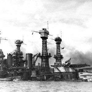 USS_West_Virginia_sunk-Pearl_Harbor-7Dec41.jpg