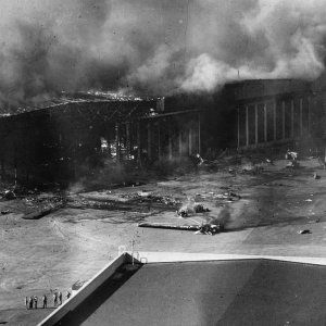 PLanes_burning-Ford_Island-Pearl_Harbor.jpg