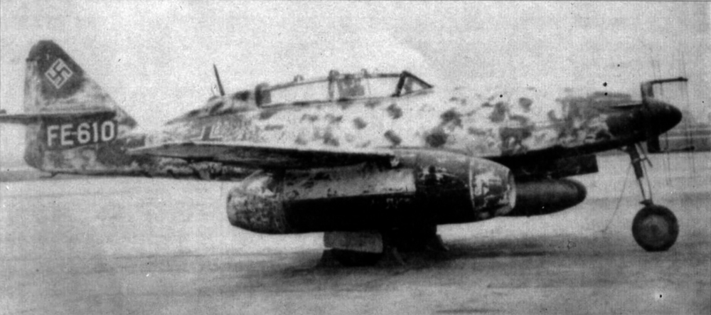 1-Messerschmitt-Me-262B-10_NJG11-28R92B29-WNr-110306-Schleswig-Jagel-1945-03.jpg