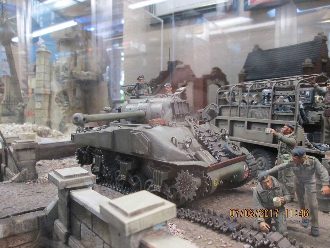 _Brit__Sherman_w_ind__links~0.JPG