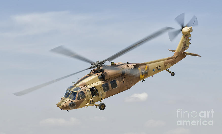 a-sikorsky-uh-60-black-hawk-yanshuf-giovanni-colla.jpg